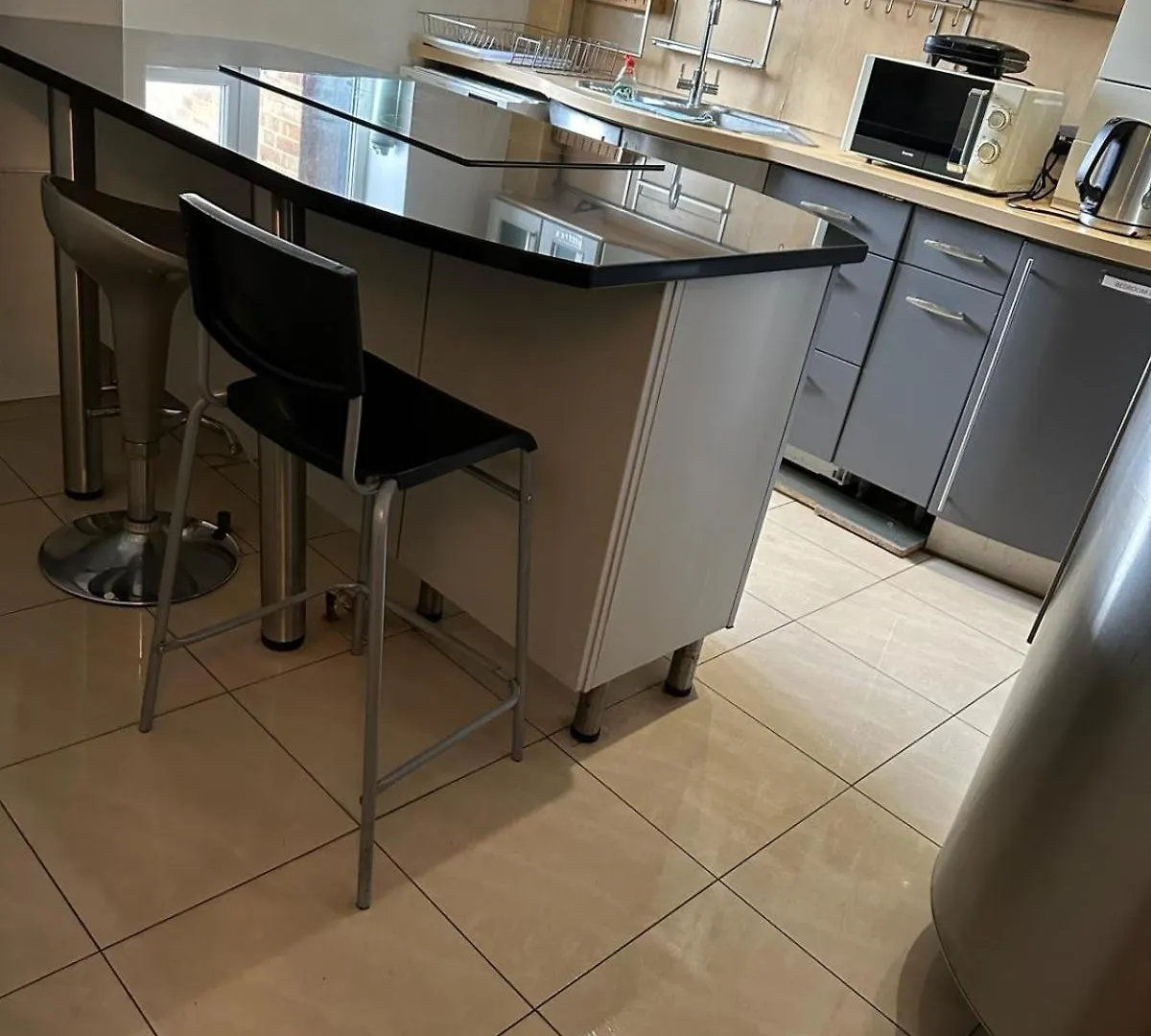 Apartment Shared Accommodation Ideal For Professional Or Students In Heart Of London