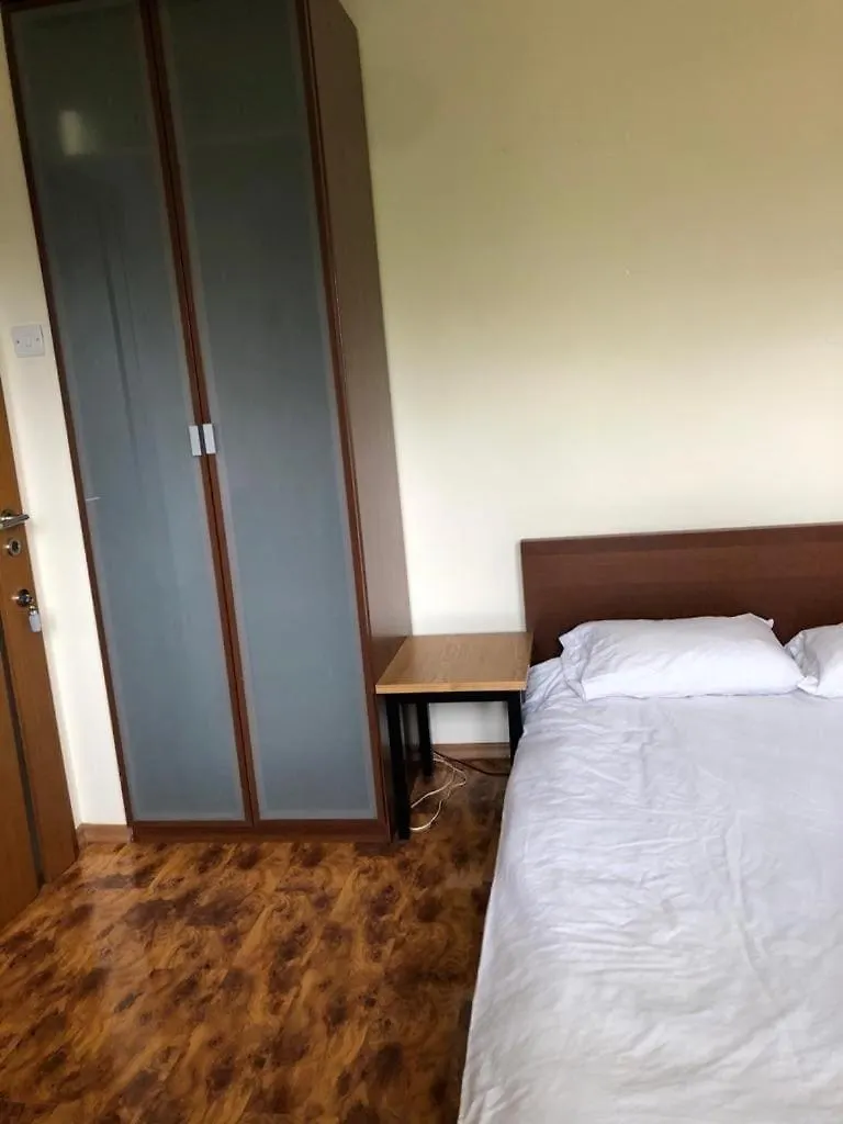 Shared Accommodation Ideal For Professional Or Students In Heart Of London