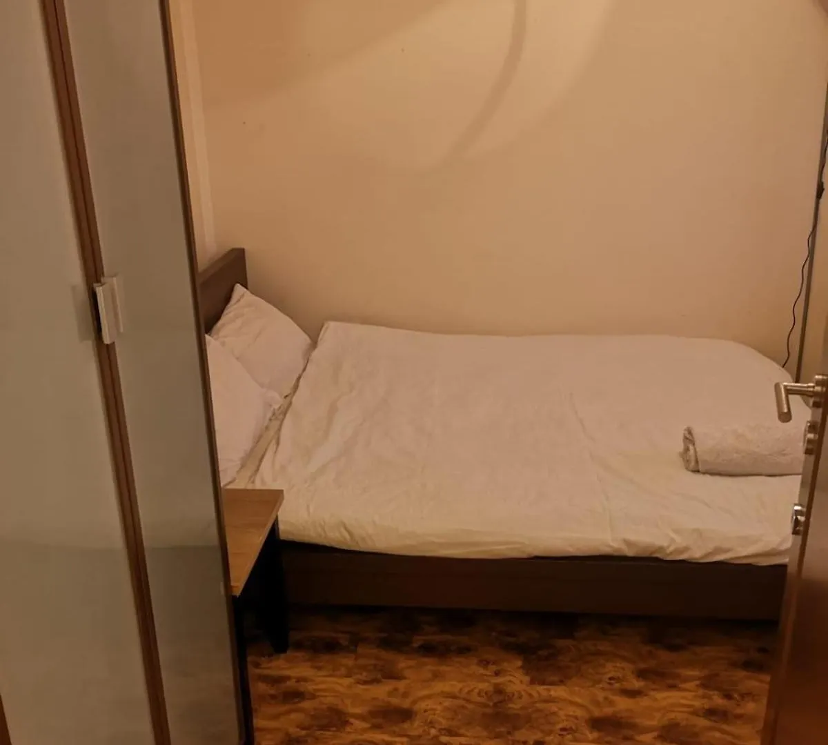Apartment Shared Accommodation Ideal For Professional Or Students In Heart Of London United Kingdom