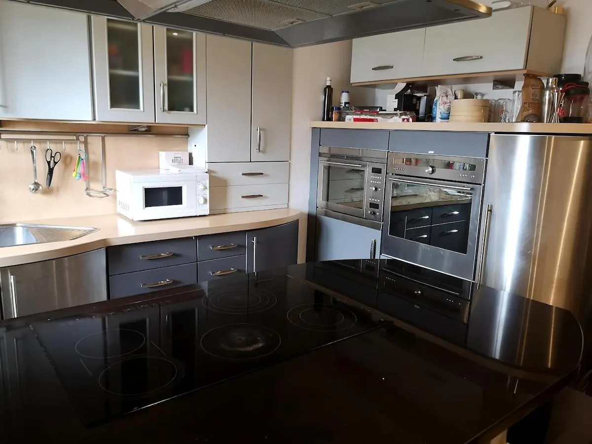 Shared Accommodation Ideal For Professional Or Students In Heart Of London